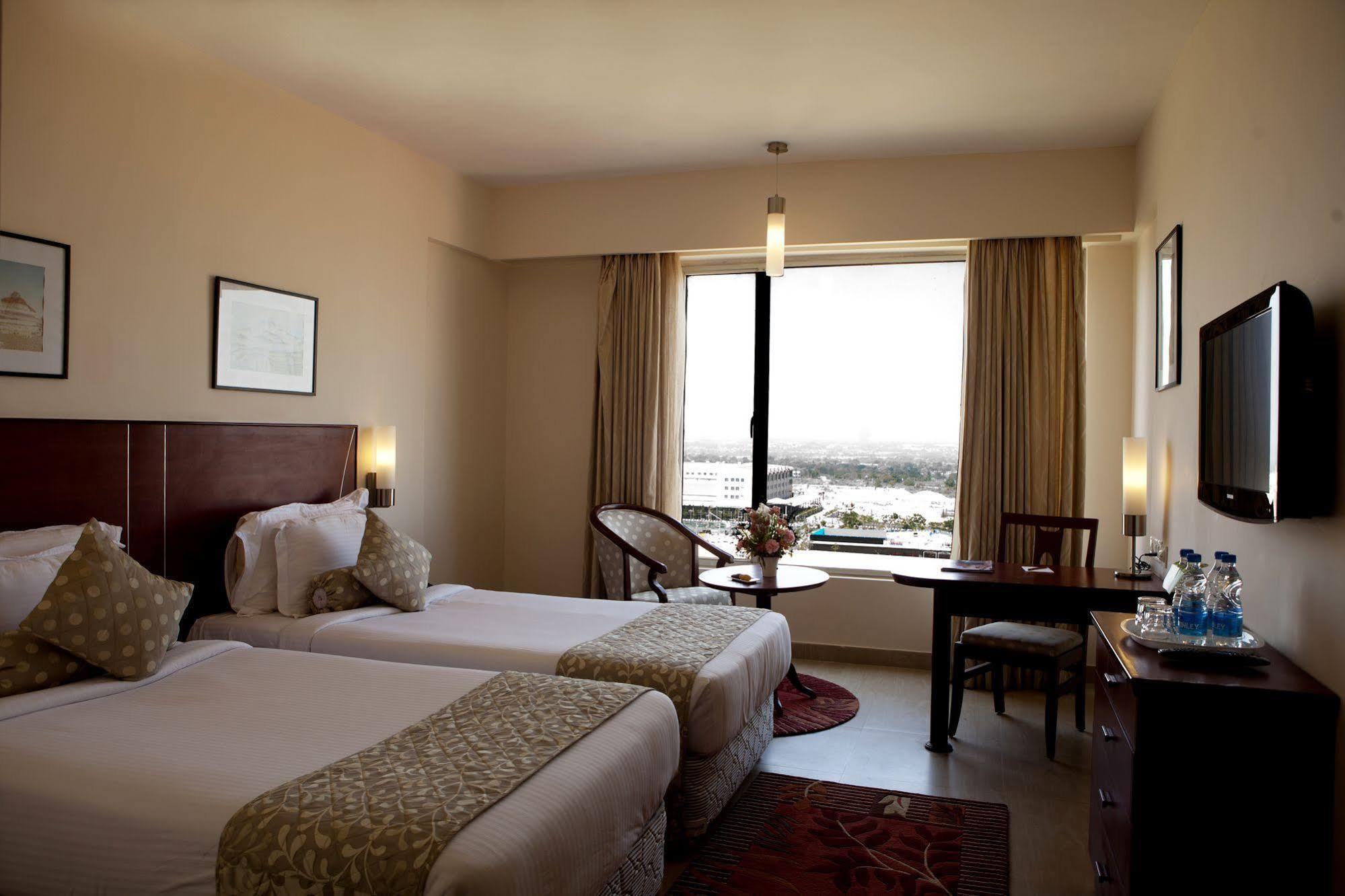 Oh Biz Premier At Leonia Otel Haydarabad Dış mekan fotoğraf